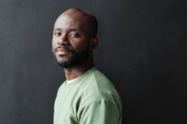 Afrikalı bir adamın portresi