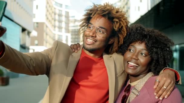 Young Joyous Afro American Couple Standing Street City Downtown Taking — Stock Video