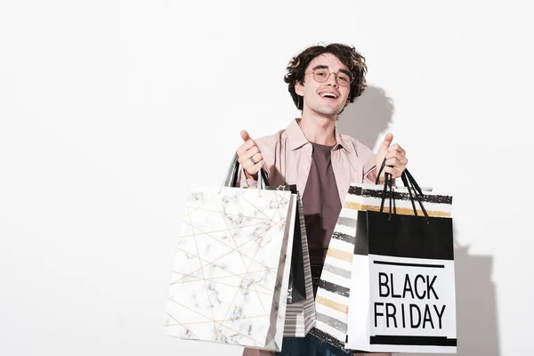 Homem feliz com sacos de compras — Fotografia de Stock