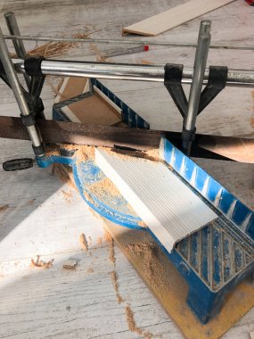 Güneş ışığıyla döşenmiş bir fayans.