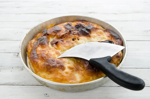 Burek, ein traditionelles Gericht aus dem Balkan, burek - Kuchen — Stockfoto