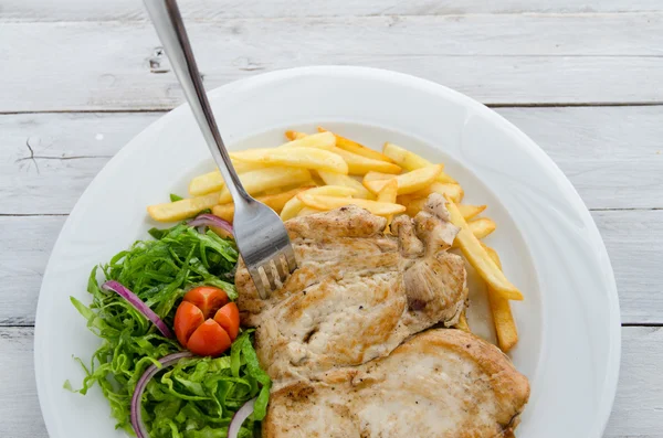 Peito de frango com legumes — Fotografia de Stock