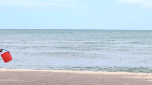 Wind Blowing Sea Waves Beach Daytime Kid Waves Hitting Empty — Video Stock