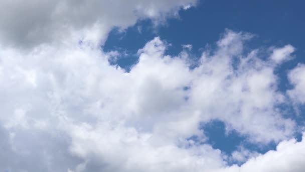 Céu Azul Bonito Com Nuvens Movendo Nuvem Cluster Girando Para — Vídeo de Stock