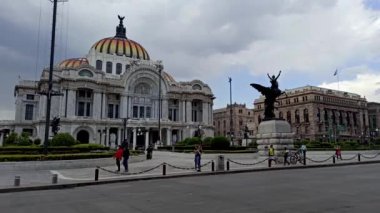 Mexico City, Meksika - Temmuz 2020, Güzel Sanatlar Sarayı, Mexico City 'nin tarihi merkezinde ünlü bir tiyatro, müze ve müzik mekanı.