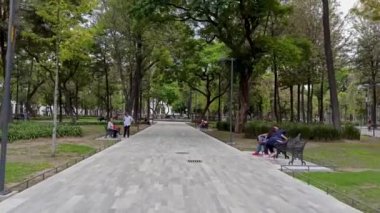 Mexico City, Meksika - Temmuz 2020, Mexico City Alameda Central of Mexico City, Covid 19 salgını zamanında, hükümet karantinaya saygı göstermesini tavsiye ettiği için parka akın çok daha düşüktür..