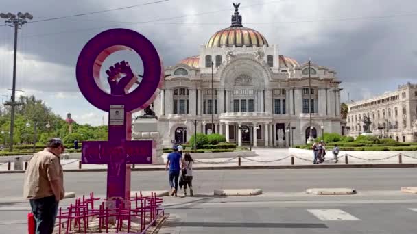 Mexico City Mexikó Július 2020 Férfi Megfigyelése Emlékmű Amely Képviseli — Stock videók