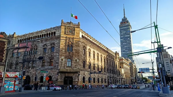 Mexico City, Mexico - Kasım 2020: Mexico City Posta Sarayı, Porfirio Dias döneminin ikonik binalarından biri, 4 Mayıs 1987 'de sanat eseri ilan edildi..