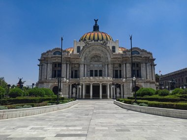 Mexico City, Meksika - Temmuz 2020: Güzel Sanatlar Sarayı, Meksika 'da sanatın ortaya çıkışında en önemli yer olarak kabul edilen Mexico City Tarih Merkezi' nde yer alan bir kültür merkezidir..