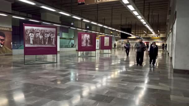 Мехико Мексика Июль 2020 Люди Проходят Через Станцию Метро Сапата — стоковое видео