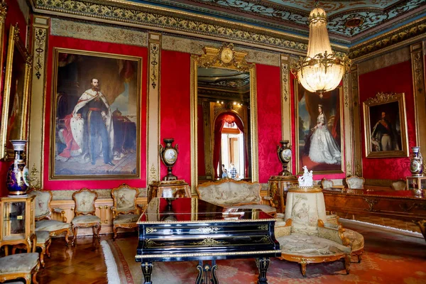 2021年6月 墨西哥城 戈培林厅 一间装饰有路易十五风格精美家具的房间 以及Albert Graefle的马克西米利安和卡洛塔肖像 — 图库照片