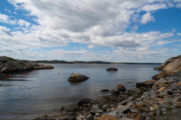 Die Wunderschöne Norwegische Küste Mit Ihren Felsformationen Und Dem Blauen — Stockfoto