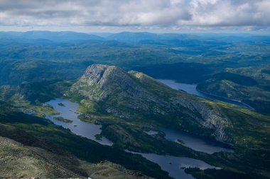 1800 metre yüksekliğindeki Gaustatoppen 'den Norveç' in güzel manzarası