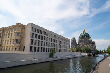 07 / 26 / 2021 Berlin: Berlin 'deki birçok binanın yaz aylarında çekilmiş fotoğrafları