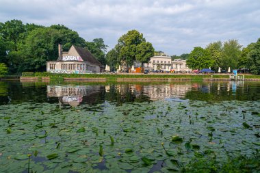 07 / 25 / 2021 Berlin: Belin 'deki Treptower Park' tan fotoğraflar
