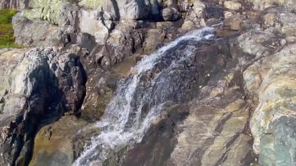 Wideo Norweskich Cieków Wodnych Dół Góry Wodospadów — Wideo stockowe