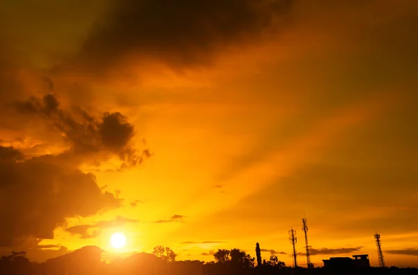 Himmel bei Sonnenuntergang mit Wolken — Stockfoto