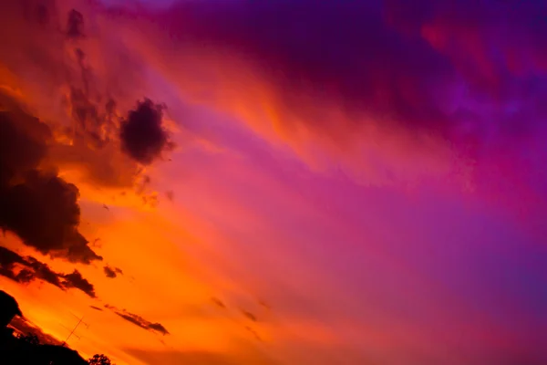 Himmel bei Sonnenuntergang mit Wolken — Stockfoto