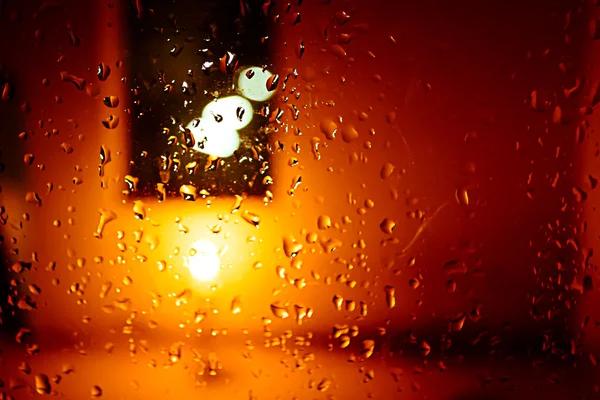 Gouttes d'eau avec lumière de bougie — Photo