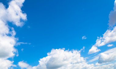 Bulutlu mavi gökyüzü