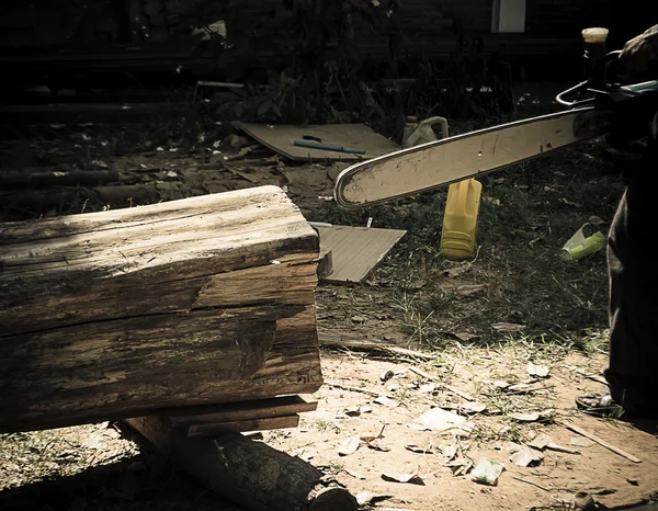 锯片切割木材 — 图库照片