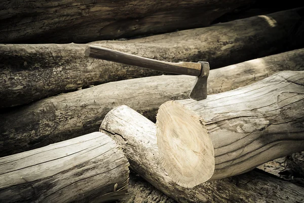 AX op het hout. — Stockfoto