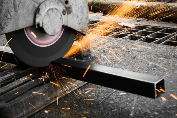 Makineleri, metal kesme için