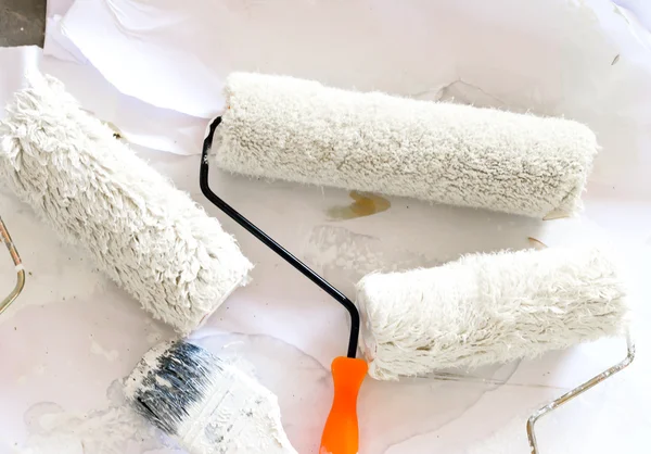 Brushes and rollers for paint on wall — Stockfoto