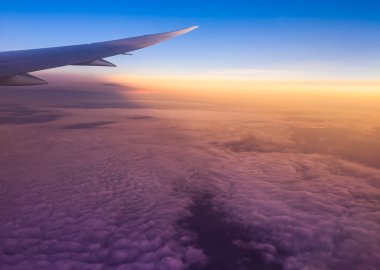 yukarıda mavi gökyüzü bulut 