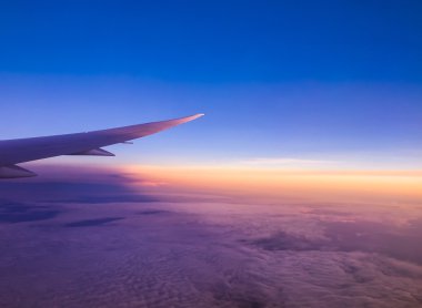 yukarıda mavi gökyüzü bulut 