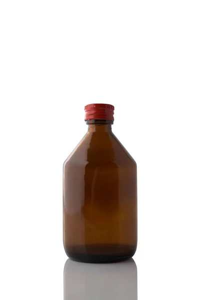 Botol Kaca Alkohol Diisolasi Pada Latar Belakang Putih Topi Merah — Stok Foto