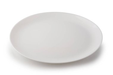 Düz boş plaka beyaz arkaplanda izole edildi.