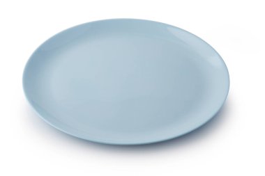 Düz boş plaka beyaz arkaplanda izole edildi.