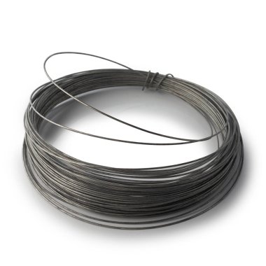 Beyaz arkaplanda tel skein izole edildi.