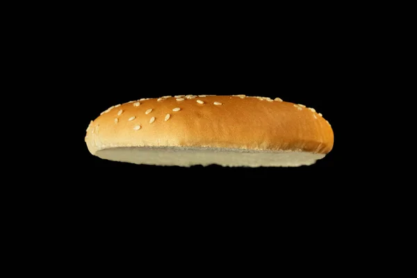 Snijd Van Hamburgerbroodje Geïsoleerd Zwarte Achtergrond — Stockfoto