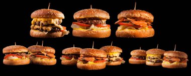 Burgerler siyah arka planda izole edilmiş. Restoran menüsü için hamburger, çizburger ve balık burger..