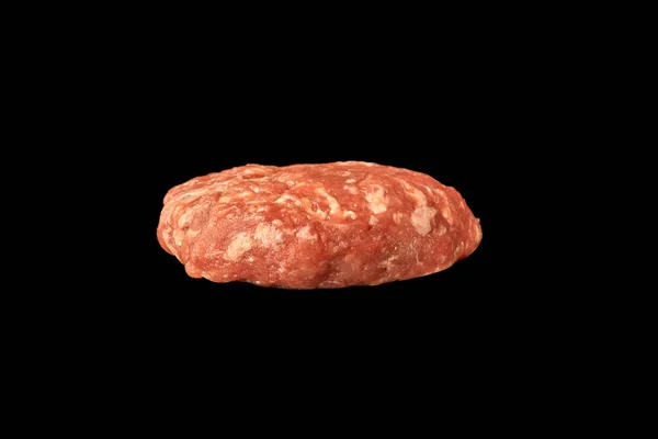 Rauw Ongekookt Vlees Cutlet Geïsoleerd Zwarte Achtergrond Hamburger Ingrediënt — Stockfoto
