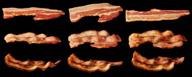 Domuz pastırması kızartma derecesinde. Tütsülenmiş pastırma şeritleri izole edilmiş..