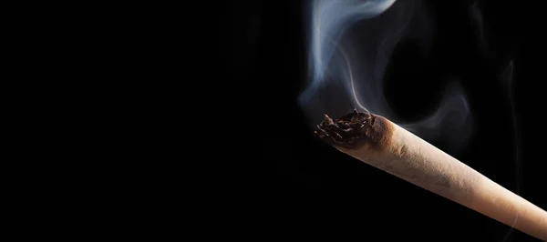 Ručně Válcované Jamb Marihuanou Close Makro Izolované Černém Pozadí — Stock fotografie