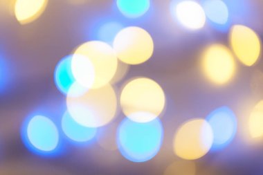 Şenlikli çelenk Bokeh arka planı çözüldü. Tebrik kartları ve kartpostallar için arka plan. Yuvarlak top. Yuvarlak bokeh ışığı.