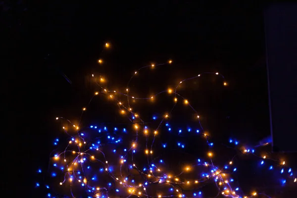 Święta Świąteczne Tło Świecącą Girlandą Kolorowe Światła Ciemnym Tle Kartki — Zdjęcie stockowe