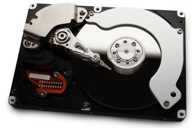 Disk sürücüsü beyaz arkaplanda izole edildi.