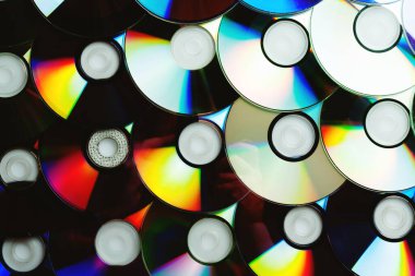 CD sürücülerinin arkaplanındaki simetri.