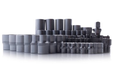 Onarım aracı beyaz arkaplanda izole edildi. Değiştirilebilir başlıklar.