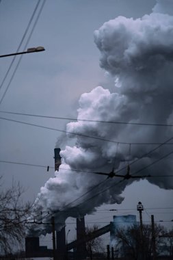 Endüstri metalurji fabrikası, duman, duman emisyonları, kötü ekoloji karışımı.