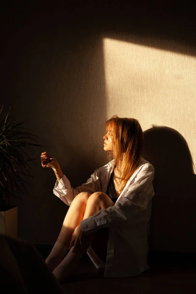 Beautiful Attractive Blonde Girl Sitting Her Room Resting Sunlight — Stock Photo, Image