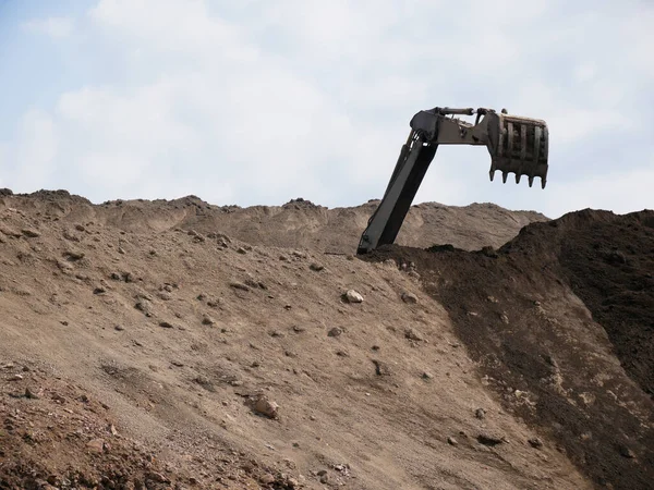 Vykopávač Pracuje Skládce Povrchové Těžbě Těžké Stavební Zařízení Těžba Kamenolomu — Stock fotografie