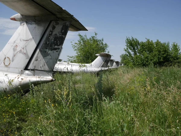 Samolot Wojskowy Rozbity Wojskowy Porzucony Sprzęt — Zdjęcie stockowe