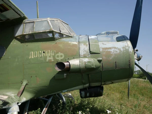 Terk Edilmiş Eski Bir Uçak Terk Edilmiş Uçaklar — Stok fotoğraf