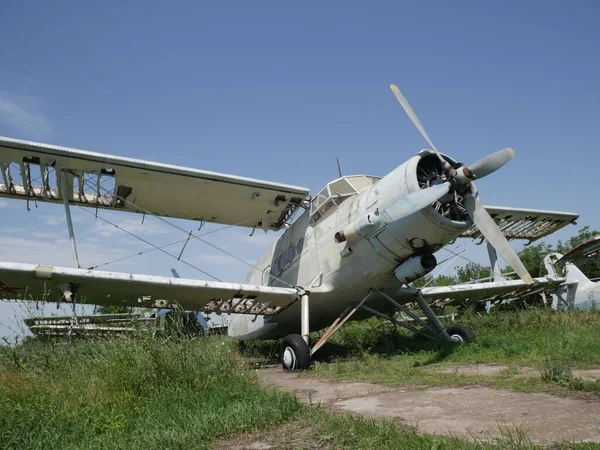 Gammelt Forlatt Fly Basen Forlatte Ødelagte Plan – stockfoto